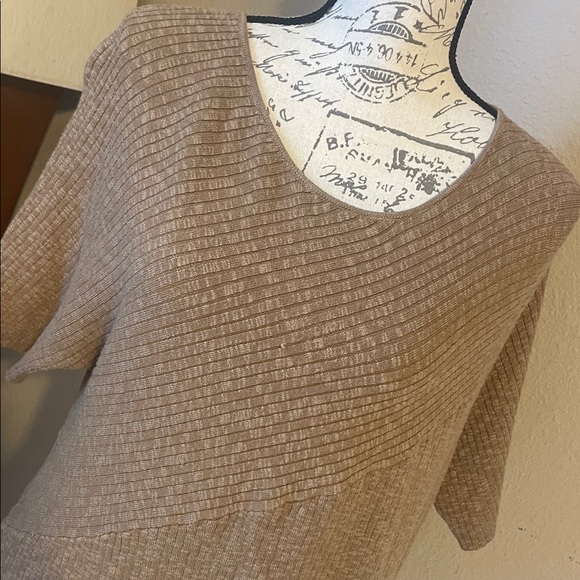 Dear John Short Sleeved Sweater - Picture 2 of 5